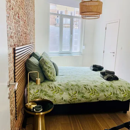 Brick 36 - Contemporary Flat With Authentic Touch